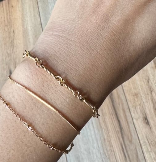 Customer photo review of Figaro Gold Knot Chain Bracelet