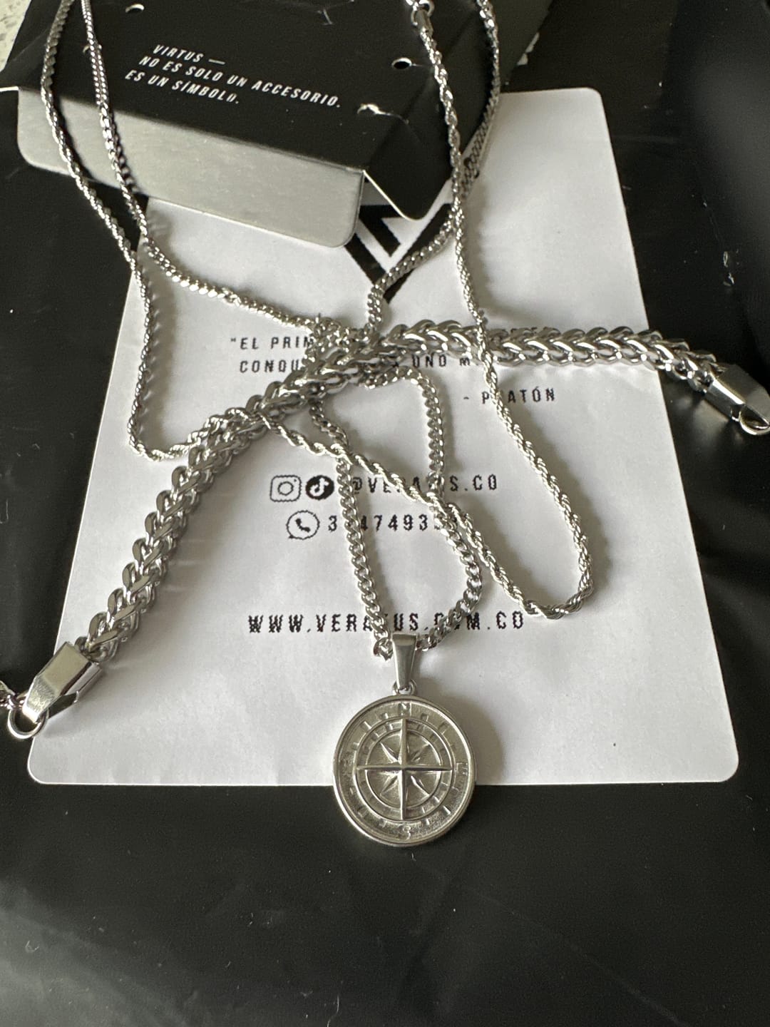 Customer photo review of Set Brújula Doble cadena Plateado