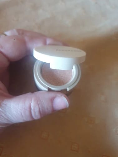 Customer photo review of Matte Tri-Color Eye Shadow Palette — Champagne | KIMLUD