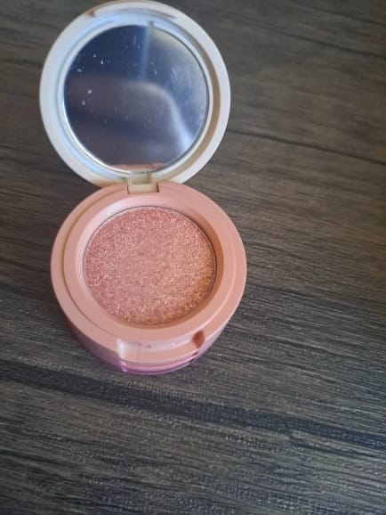 Customer photo review of Matte Tri-Color Eye Shadow Palette — Champagne | KIMLUD
