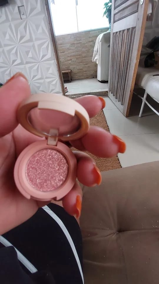 Customer photo review of Matte Tri-Color Eye Shadow Palette — Champagne | KIMLUD