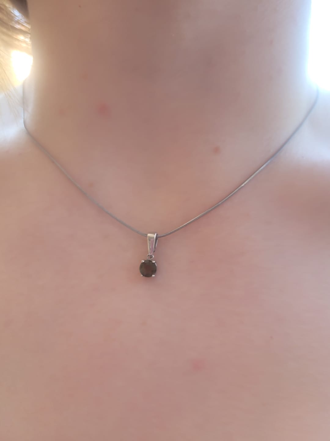 Customer photo review of Colgante Moldavita Facetada | Circular Pequeño | Buena suerte - Espiritualidad