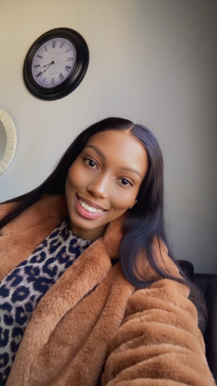 Customer photo review of Wear And Go Pre-Bleached Double Drawn Bob With 7 X 5 Closure