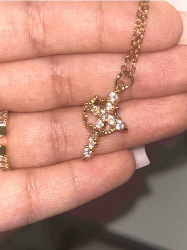 Customer photo review of Collier Croix Couronnée