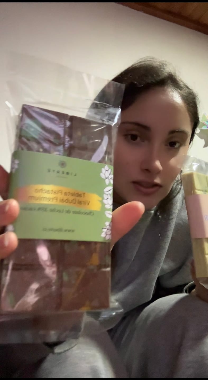Customer photo review of Tableta Viral de Dubái Leche - Pistacho Habibi
