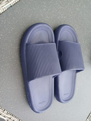 Customer photo review of HappyFlops