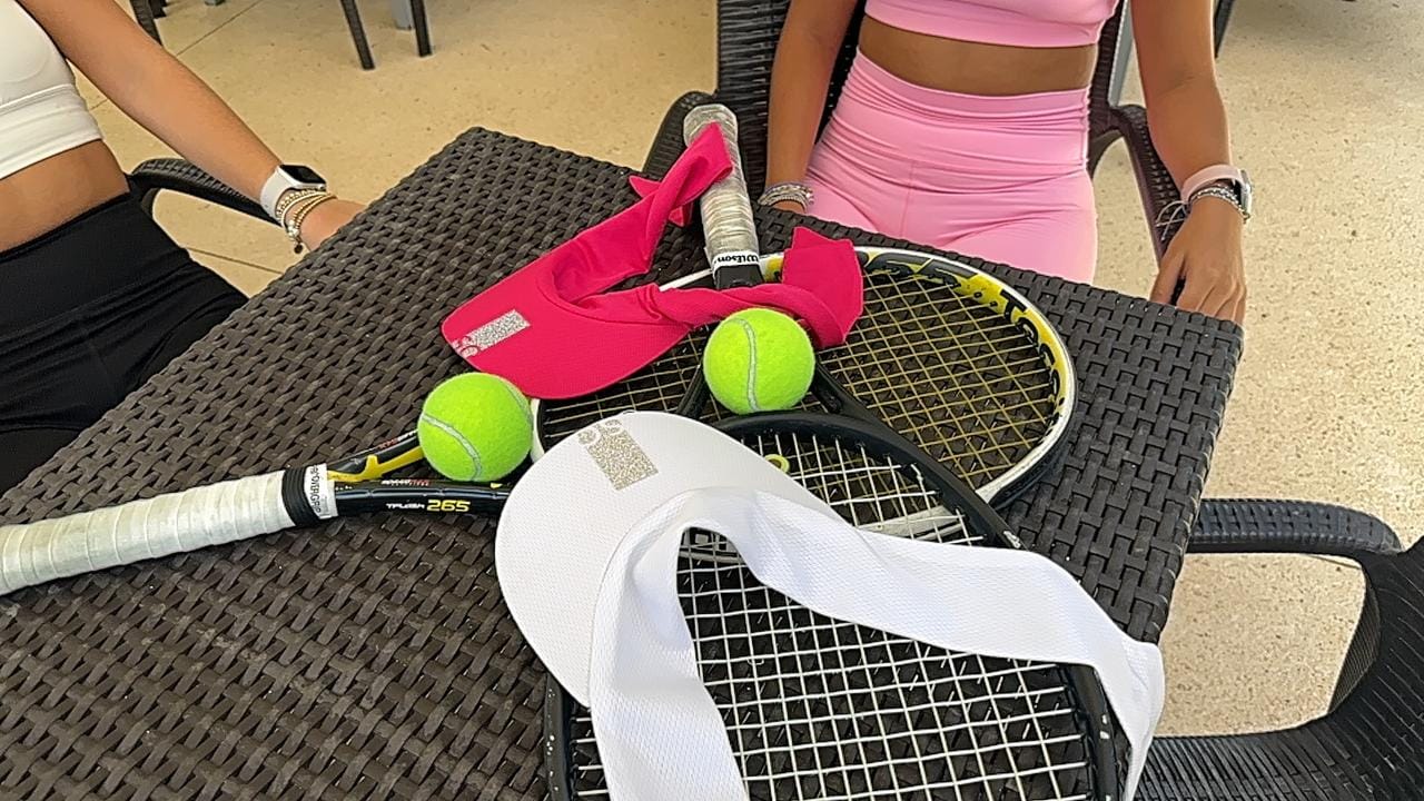 Customer photo review of Visera Personalizada para Mujer - Protección UV, Gorra Ligera para Golf, Tenis, Correr y Actividades al Aire Libre.