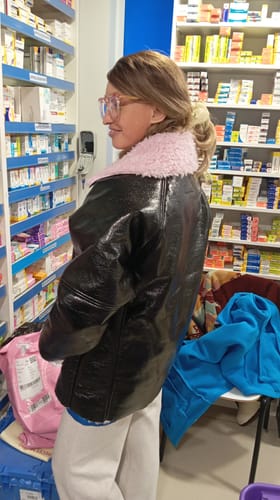 Customer photo review of Chaqueta Bonded Charol Pink