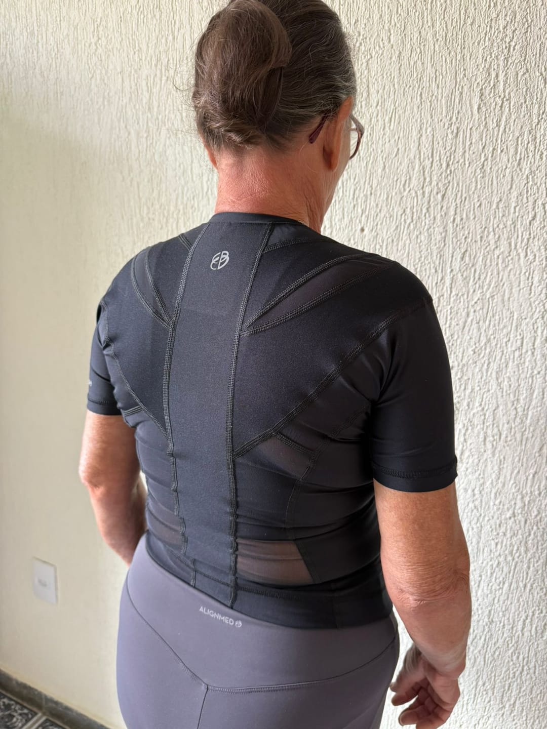 Customer photo review of Camiseta Postural Feminina - Posture Shirt® Pullover