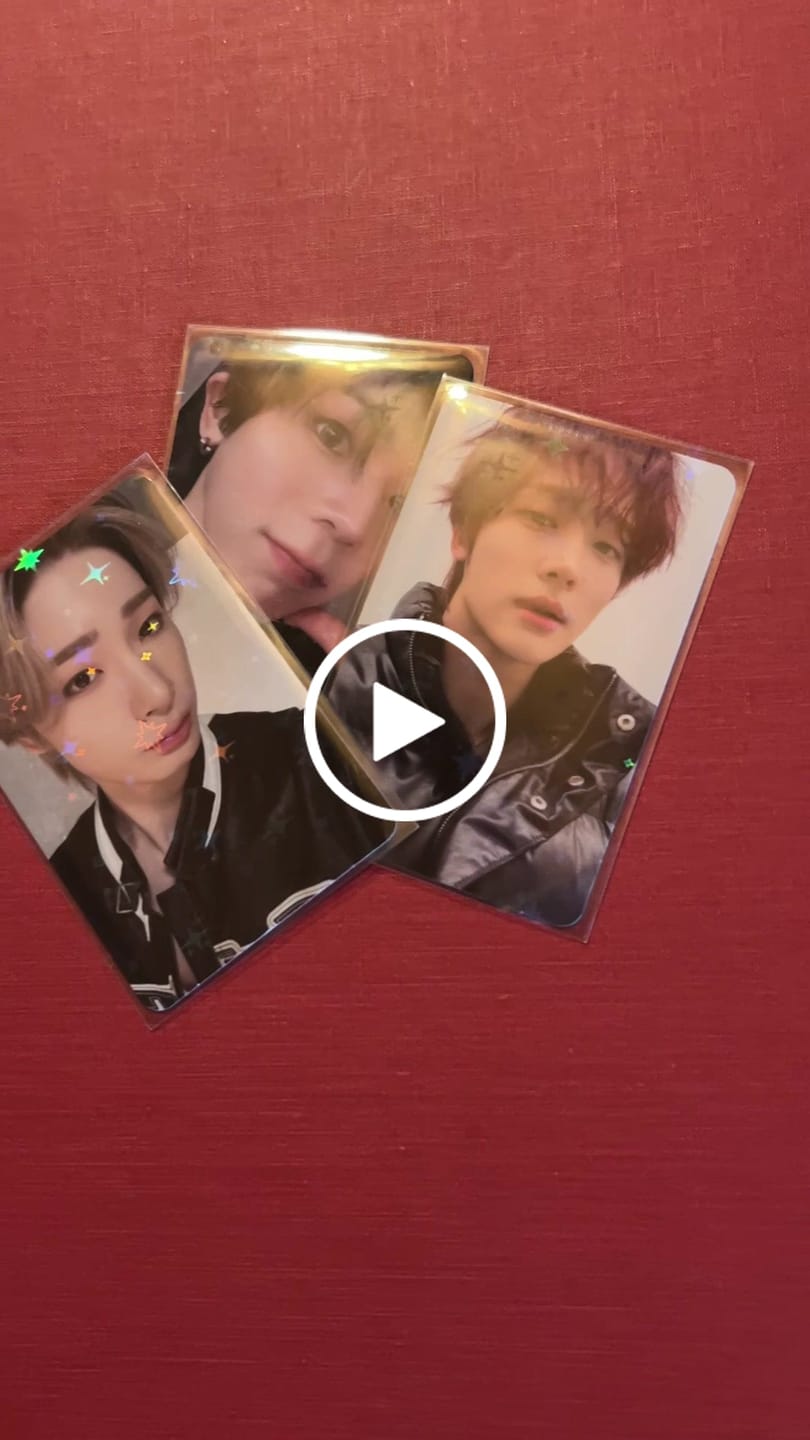 Customer video review of PREMIUM HOLOGRAPHIC PHOTOCARD SLEEVES - STAR VERSION