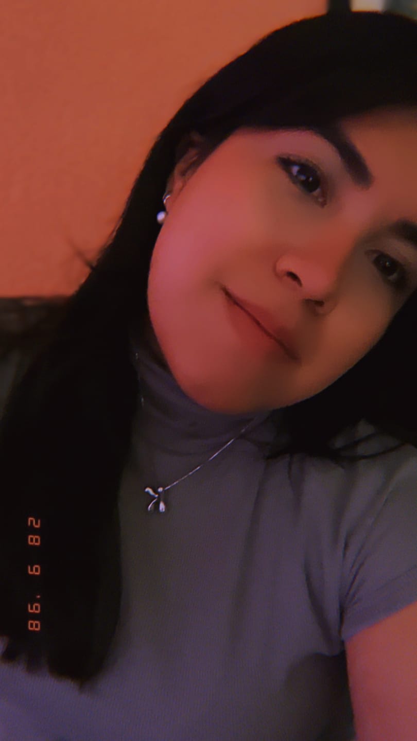 Customer photo review of Collar Inicial Bubble Plateado