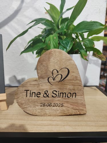 Customer photo review of Holzherz zum Hinstellen 15x15x2 cm personalisiertes Geschenk