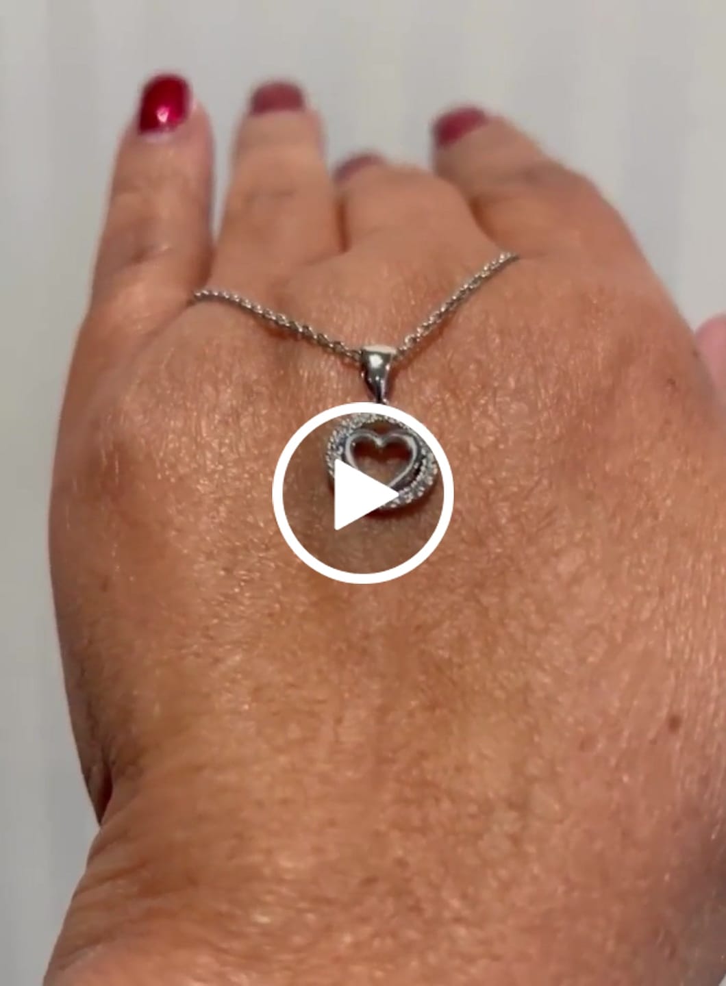 Customer video review of Khaleesi 18k White Gold Plated Silver Heart Necklace with Swarovski Crystals