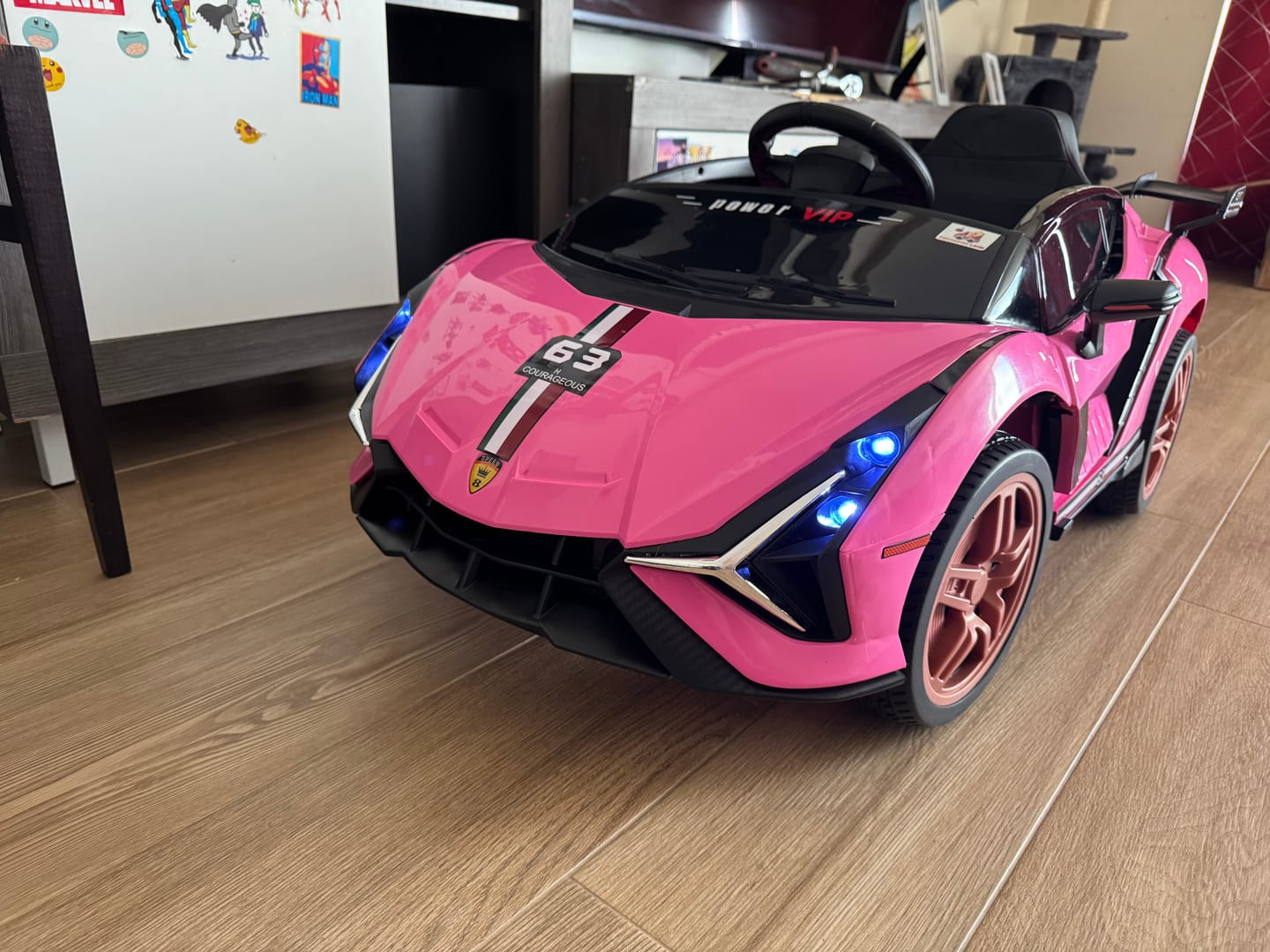 Customer photo review of Carro Elétrico para Criança Sian Style Rosa 12v c/ RODAS DE BORRACHA & ASSENTO EM PELE