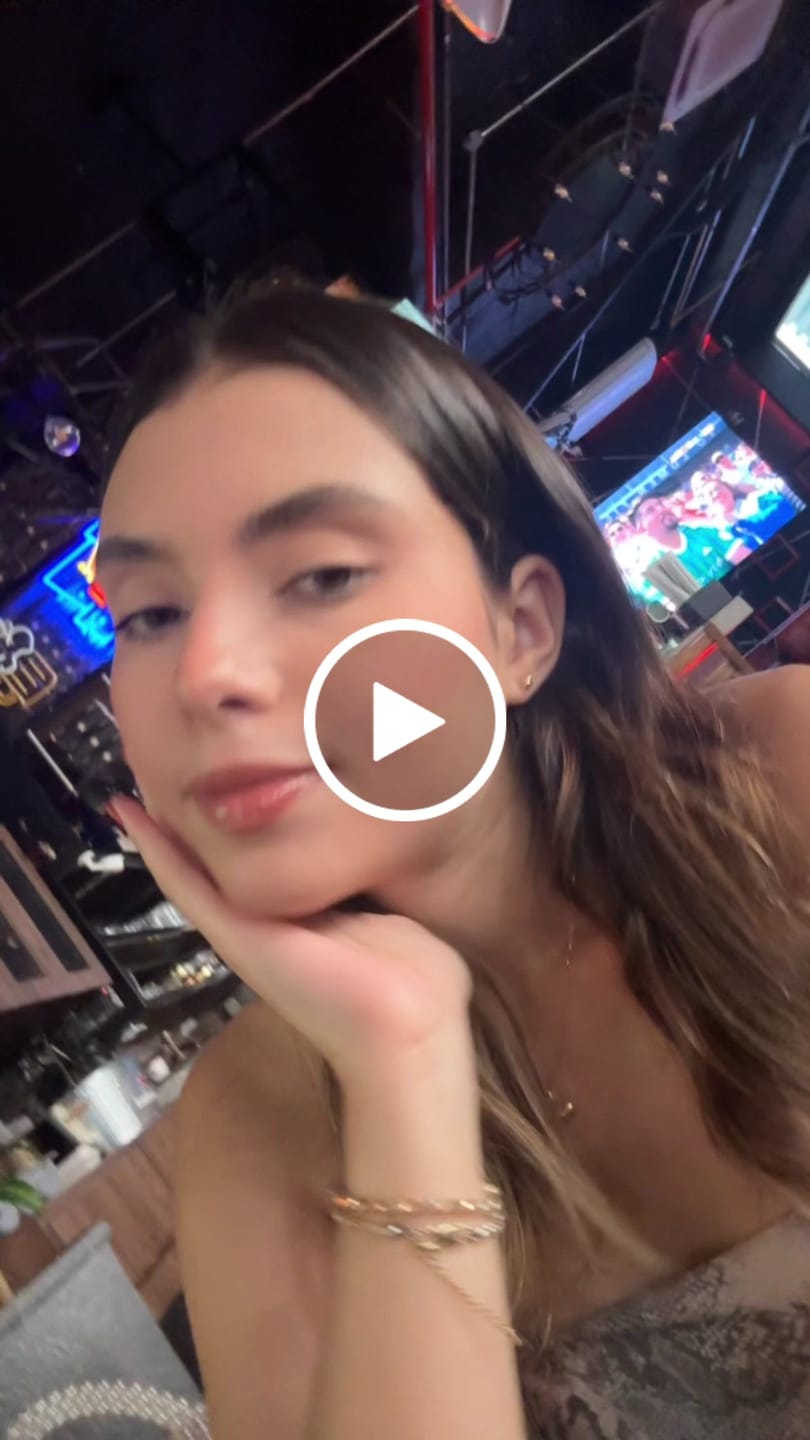 Customer video review of ILUMINADOR EFECTO HÚMEDO SUBLIME