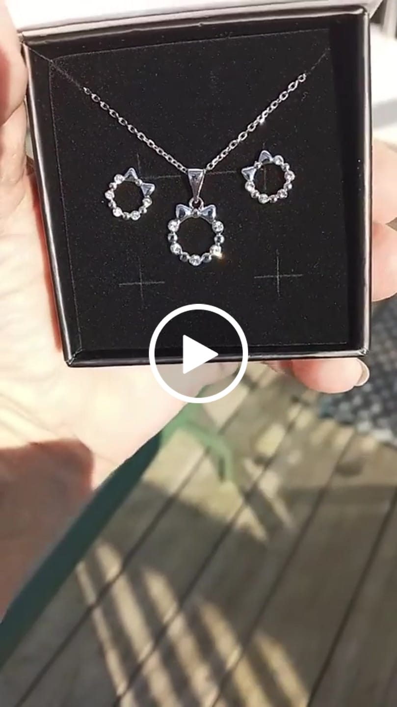 Customer video review of Edith 18k White Gold Plated Silver Ribbon Necklace and Earring Set with Swarovski Crystals