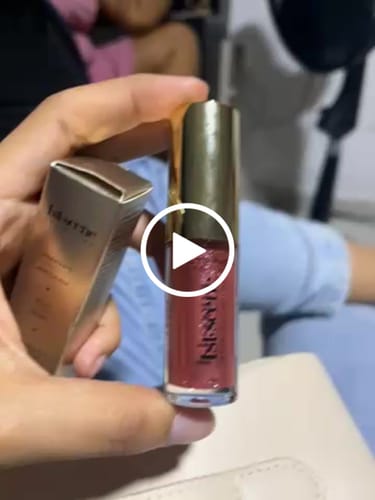 Customer video review of LIP GLOSS  1ST SCENE