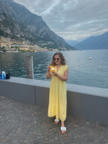 Customer photo review of Leonora Musselin Kleid - Gelb