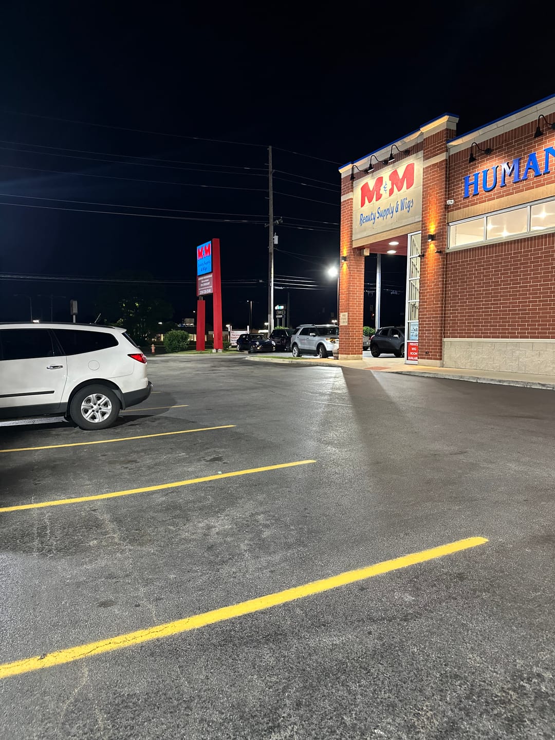 Customer photo review of LED Pole Lights Outdoor 300W/240W/200W Wattage Adjustable, 5700K, 133 LM/W, Universal Mount (Adjustable Slip Fitter + Wall Mount), Bronze, IP65 Waterproof, AC120-277V, LED Parking Lot Lights - Commercial Area Street Security Lights