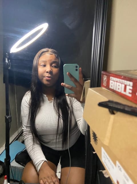 Customer photo review of MORE FACE Pre-bleached Straight Hair Wear Go Glueless Wig 7x5 Pre-cut HD Lace Pre-plucked