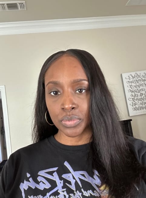 Customer photo review of MORE FACE Pre-bleached Straight Hair Wear Go Glueless Wig 7x5 Pre-cut HD Lace Pre-plucked