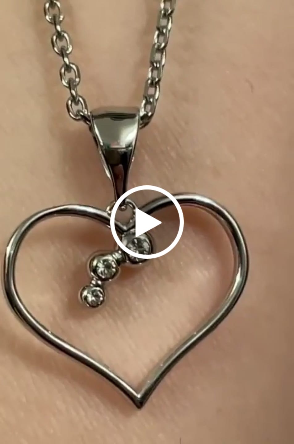 Customer video review of Valentina 18k White Gold Plated Silver Heart Necklace with Swarovski Crystals