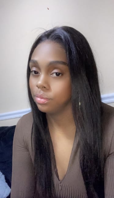 Customer photo review of MORE FACE Pre-bleached Straight Hair Wear Go Glueless Wig 7x5 Pre-cut HD Lace Pre-plucked