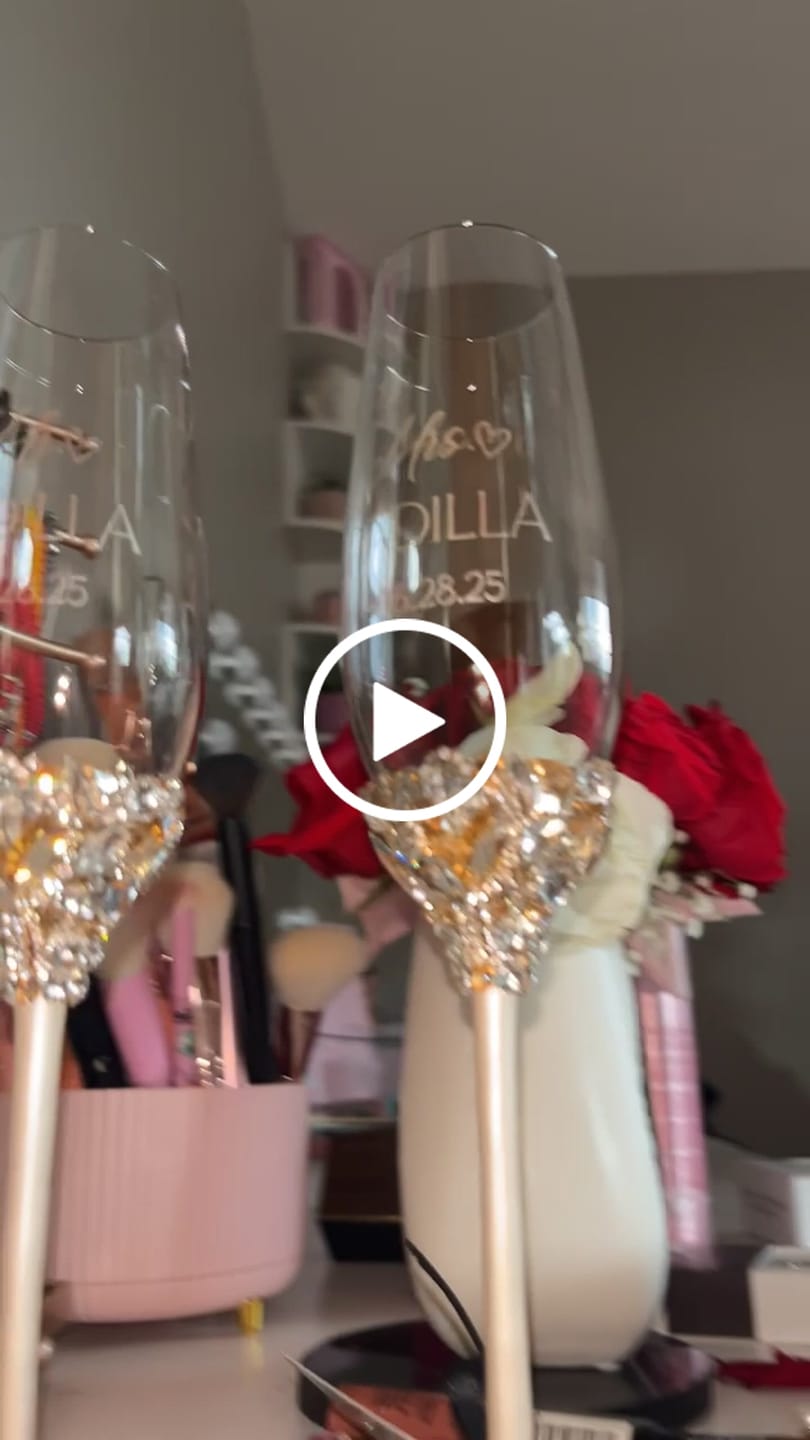 Customer video review of Ruta Ivory & Gold Laser-Enraved Flutes and Cake Set