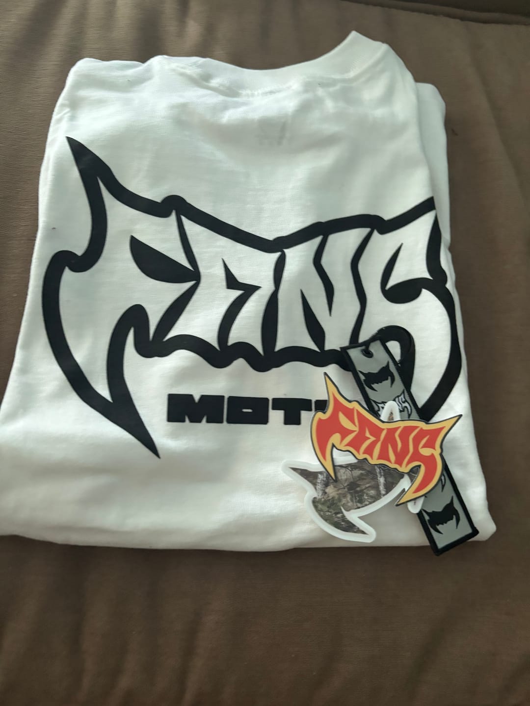 Customer photo review of White WildStyle Shirt by FANGMOTO™