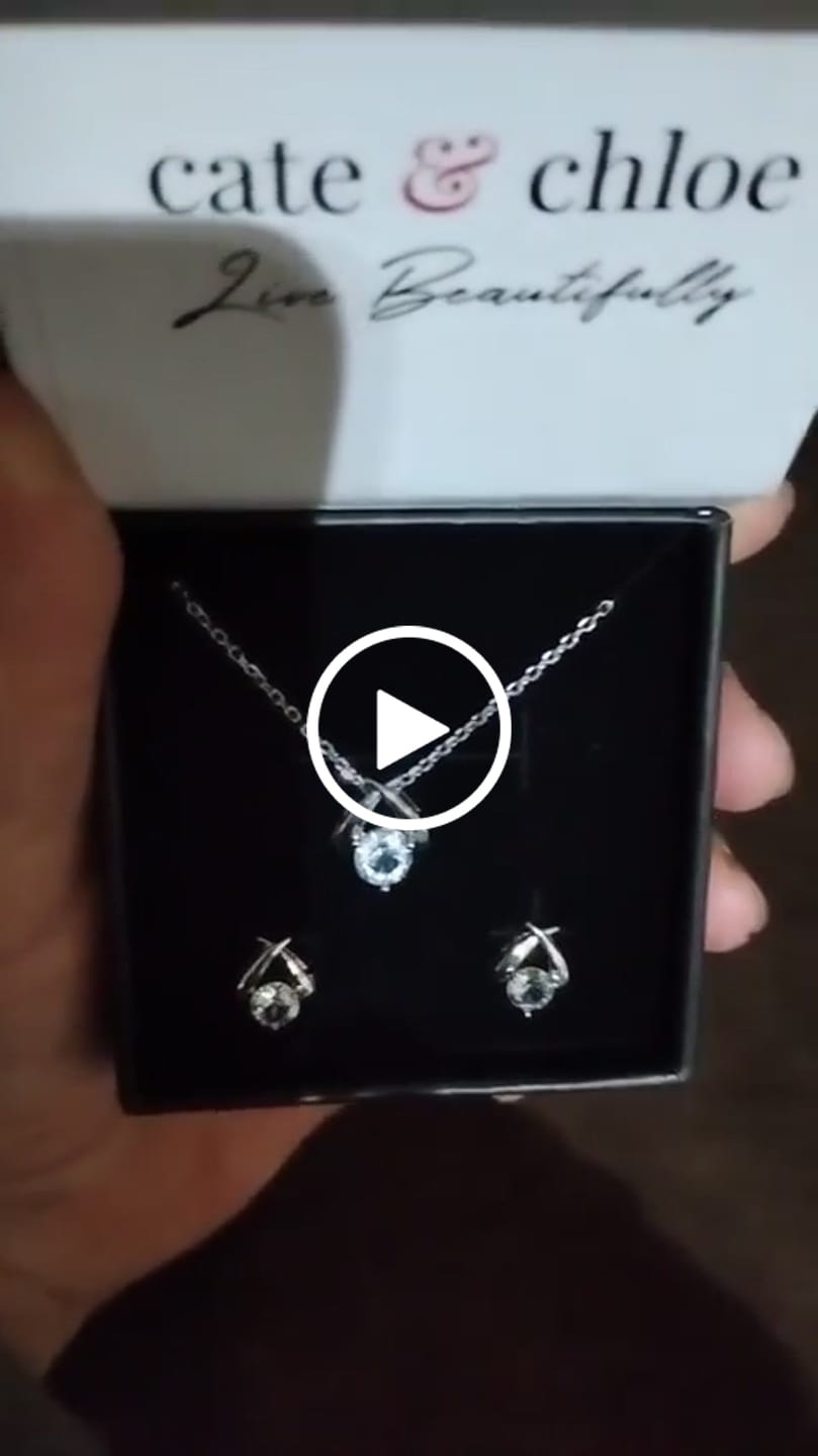 Customer video review of Eloise 18k White Gold Plated Pendant Necklace with Round Cut Swarovski Crystal