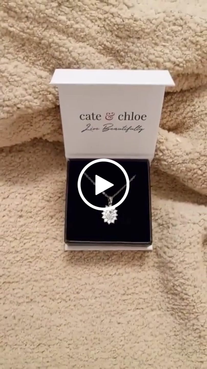 Customer video review of Calliope 18k White Gold Plated 3-Stone Pendant Necklace with Swarovski Crystals