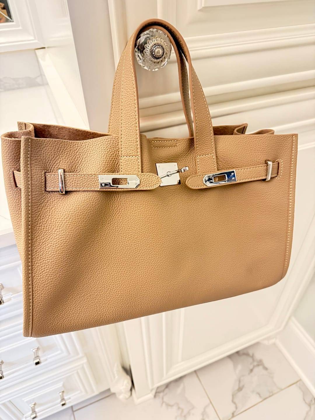 Customer photo review of Urban Luxe — Genuine Leather Power Tote. Women’s shoulder bag