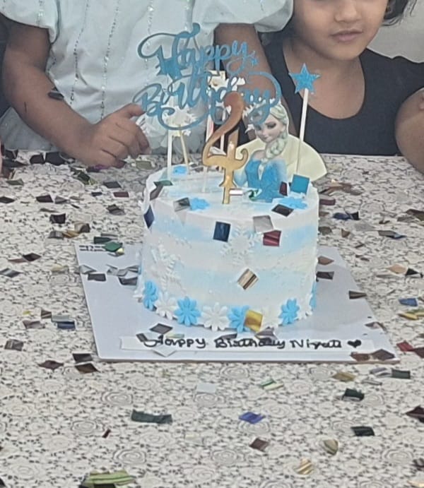 Customer photo review of Frozen Magical Cake