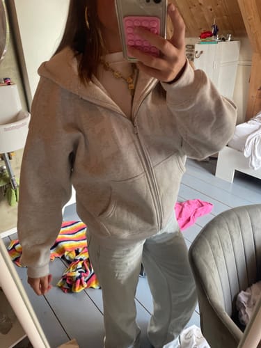 Customer photo review of HIDDEN ZIP HOODIE LIGHT GREY