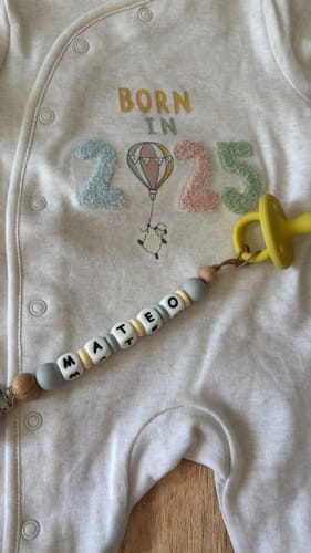 Customer photo review of Chupetero Personalizado Gris con Nombre en Silicona Orgánica | Nenina & Co.