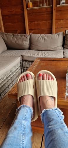 Customer photo review of HappyFlops