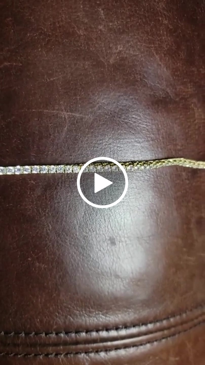 Customer video review of Kaylee 18k White Gold Plated Necklace with Simulated Diamond Crystals