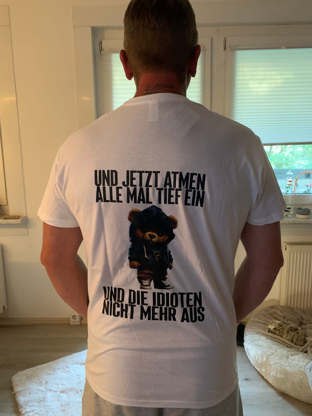 Customer photo review of EINATMEN TEDDY Rückendruck | Premium Shirt Unisex