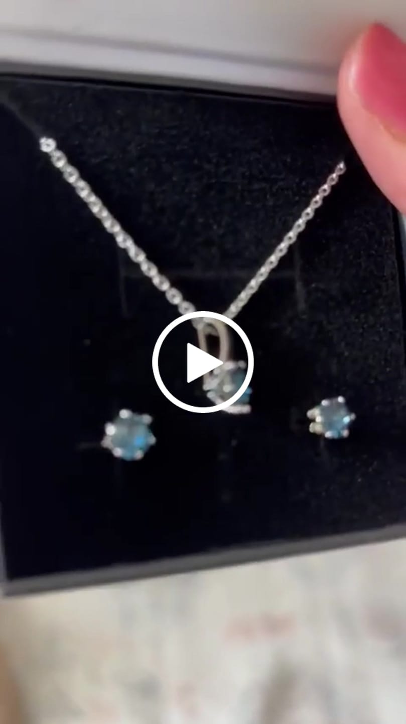 Customer video review of Birthstone Earrings 18k White Gold Plated Stud Earrings with 1ct Solitaire Swarovski Crystals