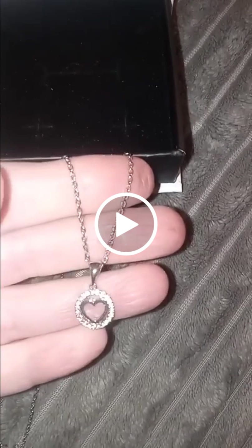 Customer video review of Khaleesi 18k White Gold Plated Silver Heart Necklace with Swarovski Crystals