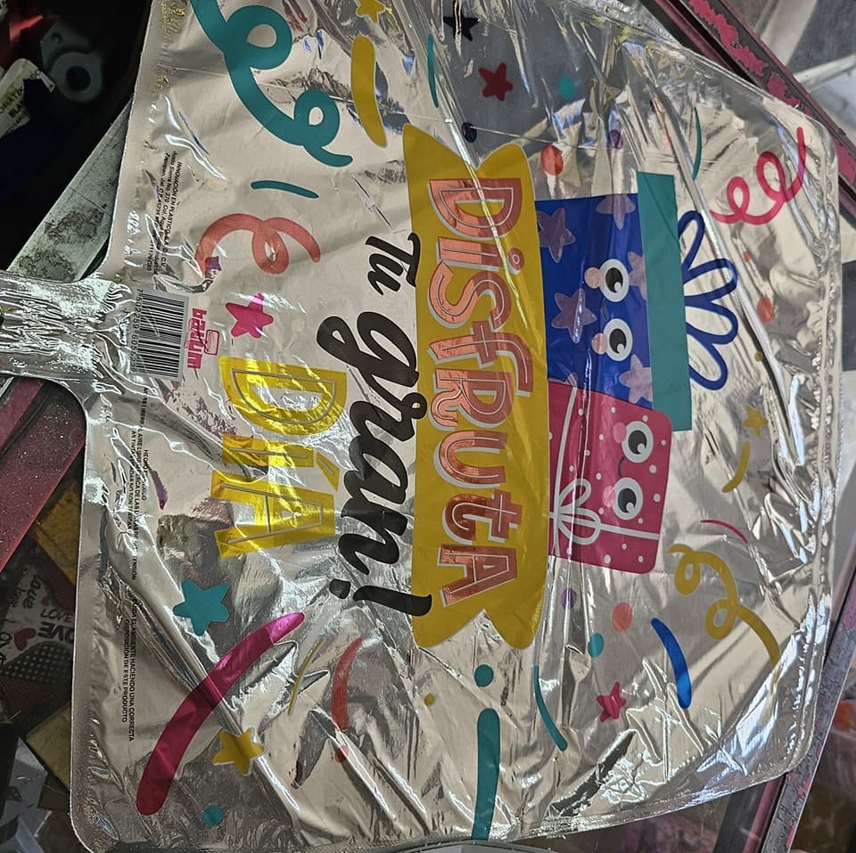 Customer photo review of GLOBO METÁLICO 18" GRADUACIÓN FELICIDADES GRAD
