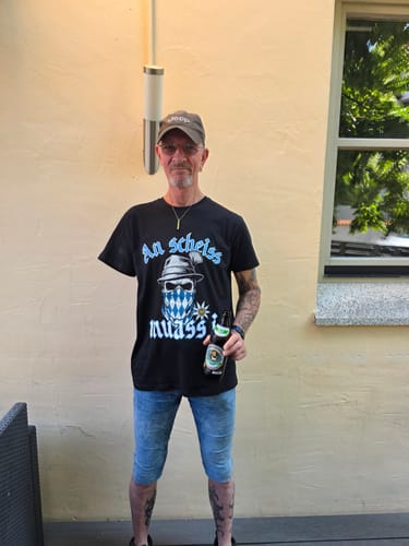 Customer photo review of An scheiss muass i - Premium T-Shirt