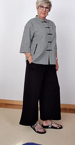 Customer photo review of Plus Size Women Retro Plaid Summer Cotton Button-up Shirt