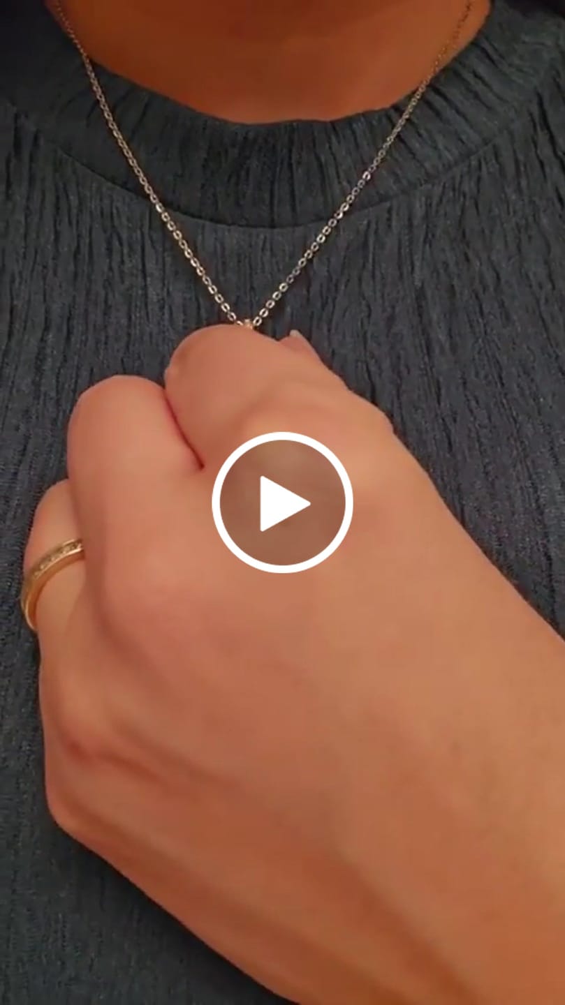 Customer video review of Billie 18k White Gold Pendant Necklace with Round Cut Swarovski Crystals