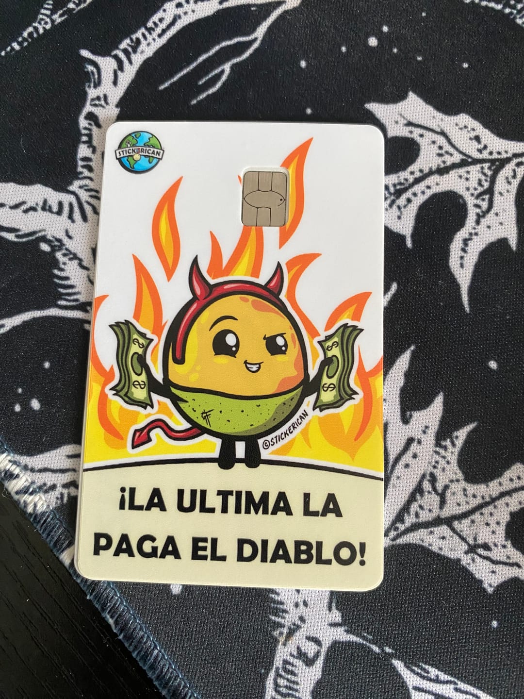 Customer photo review of La Última La Paga el Diablo - Sticker para Tarjeta de Crédito