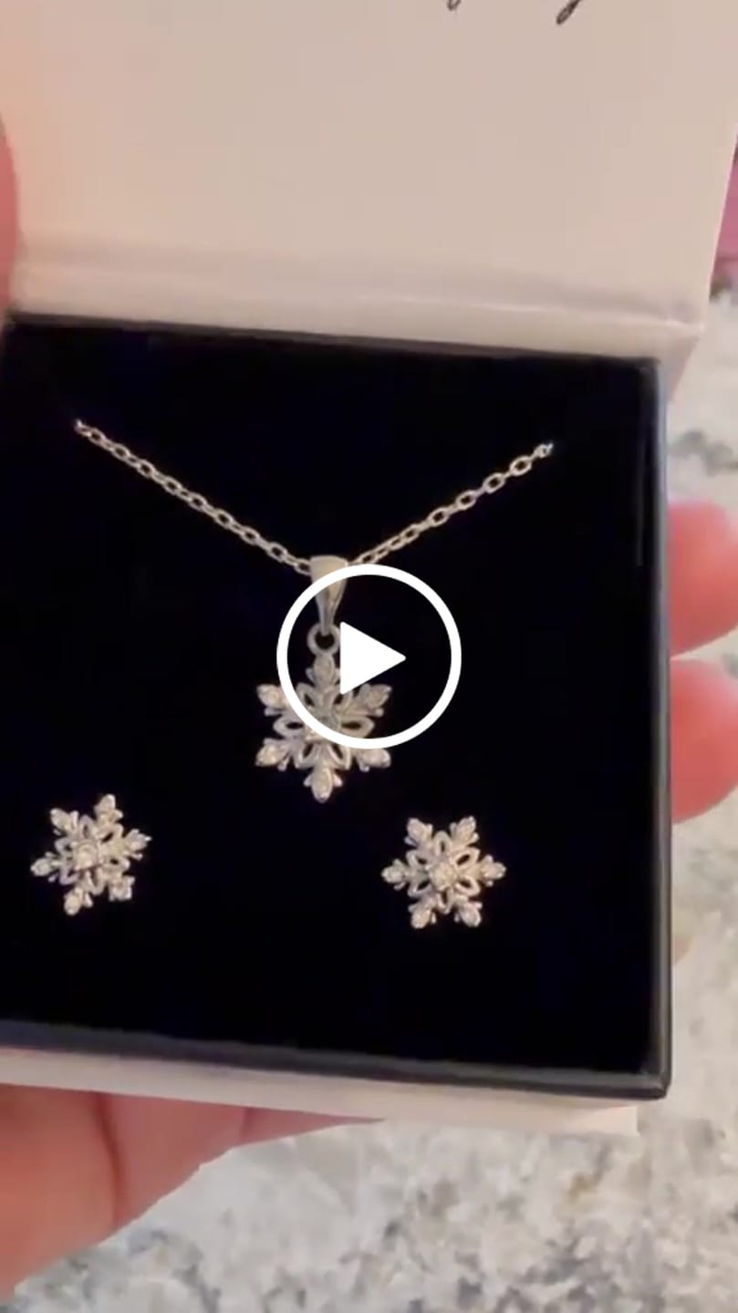 Customer video review of Sunny 18k White Gold Plated Necklace and Stud Earrings Jewelry Set with Swarovski Crystals