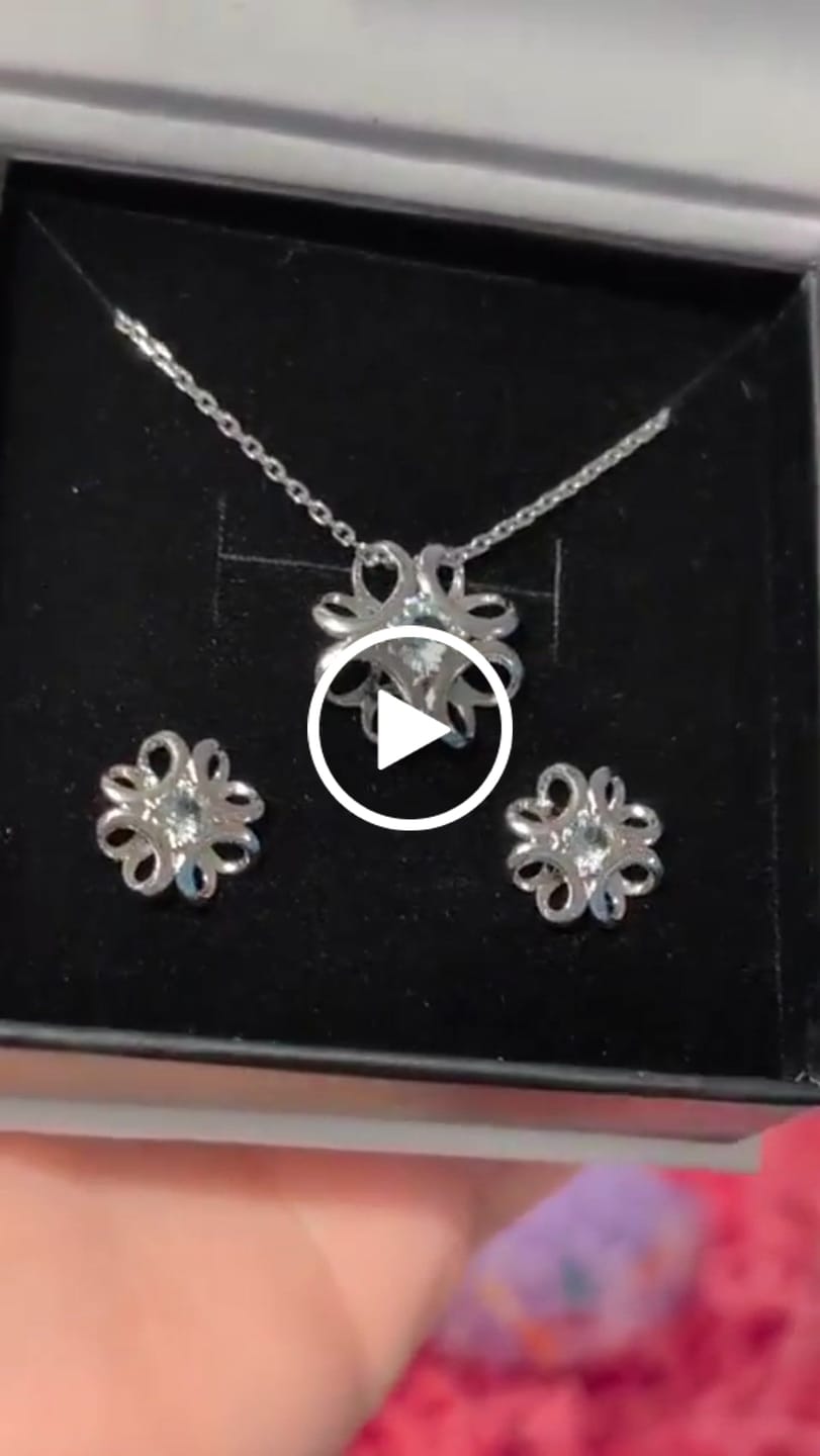 Customer video review of Alexis 18k White Gold Plated Flower Pendant Necklace with Swarovski Crystal