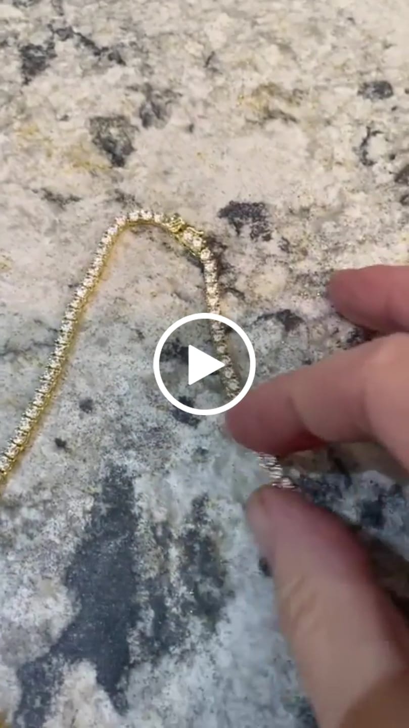 Customer video review of Kaylee 18k White Gold Plated Necklace with Simulated Diamond Crystals
