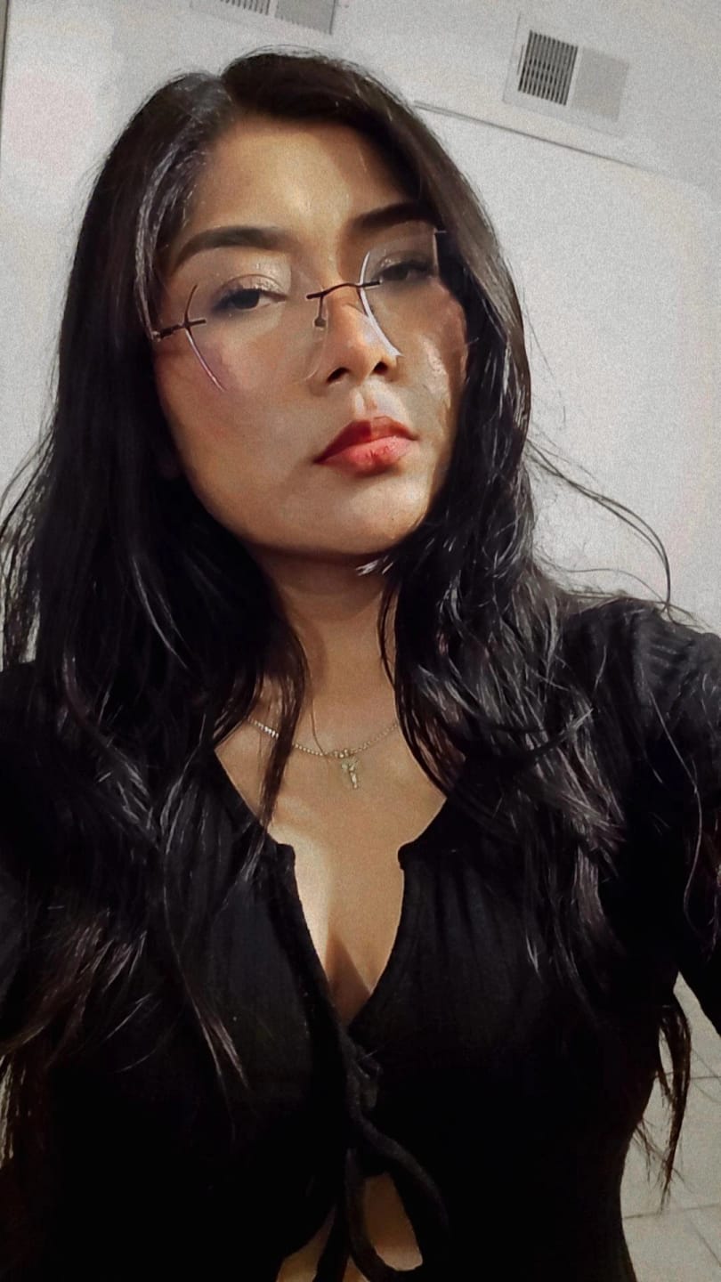 Customer photo review of Ella Eyeglasses