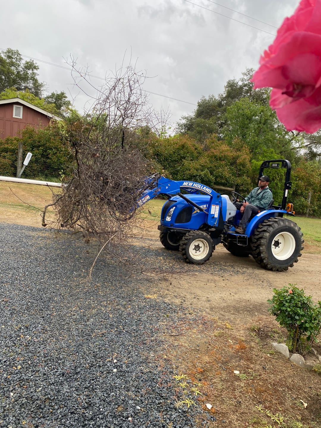 Customer photo review of Quick Clear Mini - Mini Skid Steer Grapple Rod Bucket